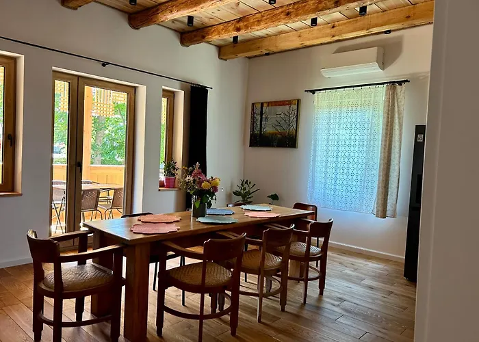 Rogaty Dworek * Kornatka (Myslenice)